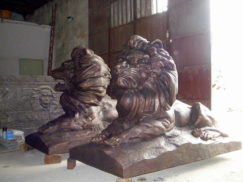深圳酷派信息港定做的銅獅（長：2米 高：1.5米）
